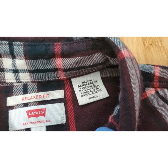 Levi's Flannel Shirt Relaxed Fit Red Check Tartan Plaid Womens Small Long Sleeve - Picture 4 of 12